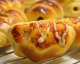 Foto langkah ke 8 dari resep Roti Unyil isi sosis.