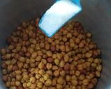 A picture of step 1 of Kale Chana black gram in Besan Gravy.