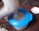 Foto del paso 4 de la receta: Mousse de limón y yogur con base de galletas