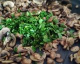 Csirkepörkölt pirított gombával recept fázis 2 fotója