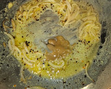 Foto del paso 3 de la receta: Tallarines en salsa de pescado con crujiente de pistachos