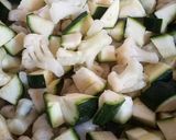 Tepsis cukkinis, karfiolos csirke recept fázis 2 fotója