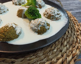 Foto del paso 5 de la receta: Albóndigas de brócoli 🥦 y avena con salsa de kéfir y queso azul