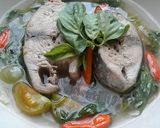 Foto langkah ke 7 dari resep Sup Bening Ikan Tongkol Asam Pedas.