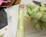 รูปขั้นตอนการทำที่ 2 ของ ซูกินีสลัดโรล salad roll