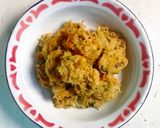 Foto langkah ke 4 dari resep 95. Bakwan Tahu Mie Gelas.