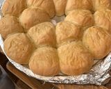A picture of step 7 of Tear and share garlic bread.