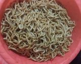 Foto langkah ke 2 dari resep Mie Goreng Ekonomis.