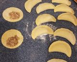 A picture of step 3 of Pork and ginger potstickers.