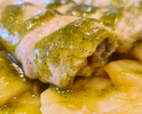 Foto del paso 9 de la receta: Rollitos de pollo con pesto de avellanas sobre cama de patatas