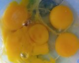 Foto langkah ke 1 dari resep Telur Dadar Khas RM Padang (teflon).