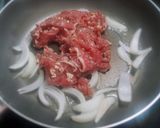 A picture of step 4 of Stir-Fried Soft Pho Noodles.