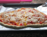 Foto del paso 8 de la receta: Pizza casera San Valentín (pollo, pimientos y cebolla)