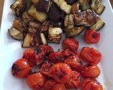 Foto del paso 2 de la receta: Arroz chino con berenjenas caramelizadas, tomates asados y aliño de yogur