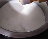 A picture of step 3 of Pineapple milk shake.