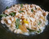 Foto langkah ke 3 dari resep Tumis Udang Buncis Sederhana.