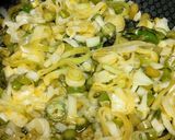 Foto del paso 2 de la receta: Orzo con espárragos, espinacas y guisantes