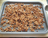 Foto del paso 4 de la receta: Granola casera sin azúcar (fácil, sencilla y rápida)