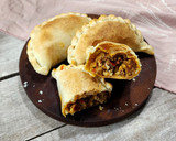 Foto del paso 6 de la receta: 🇦🇷 Empanadas jugosas de carne cortada a cuchillo - Empanadas de matambre criollas, bien Argentinas 🇦🇷