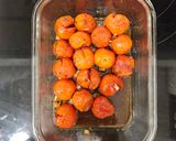 Foto del paso 5 de la receta: Cherrys al Airfryer macerados con hierbas provenzales, AOVE, vinagre de Módena y pimienta molida