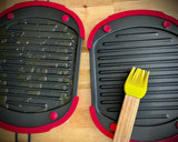 Foto del paso 2 de la receta: Espárragos morados a la plancha (en Microwave Grill de Lékué —al microondas—)