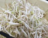Hình bước làm 1 của món Mì quảng trộn chay