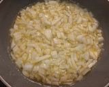 Foto del paso 1 de la receta: Huevos fritos con cebolla y limón
