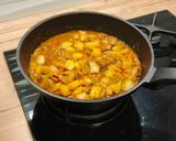 Foto del paso 7 de la receta: Calamares con patatas en mirepoix