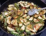Une image de l'étape 3 de Poêlée de Courgettes et Poivrons.
