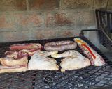 Foto del paso 1 de la receta: Asado, pollo, solomillo y chori a la parrilla 😋