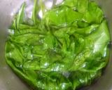 A picture of step 1 of Spinach cream soup.