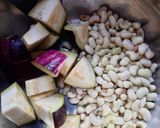 A picture of step 4 of Fresh Black Eyed Peas (Cowpea) Curry.