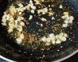 A picture of step 2 of Lehsooni palak.