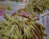 A picture of step 1 of Banana flower with small cowpeas Curry.