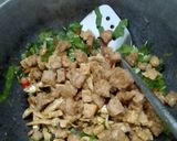 Foto langkah ke 4 dari resep Tumis Daun Melinjo Tempe Teri.