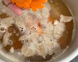 Foto langkah ke 2 dari resep Easy Cooking: Simple Chicken Soup.