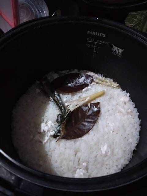 Langkah-langkah untuk membuat Cara bikin Nasi Uduk Rice Cooker