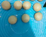 Foto langkah ke 4 dari resep Donat empuk tanpa kentang.