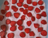 Foto langkah ke 4 dari resep Strawberry Yogurt Bark.