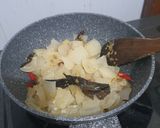 Foto langkah ke 4 dari resep Oseng Kikil Putren Tahu ala Fe.