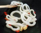 A picture of step 2 of Strozzapreti ai frutti di mare.