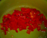 Foto del paso 2 de la receta: Sopa codito, queso para nachos y chile morrón rojo