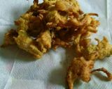 A picture of step 6 of Onion pakoda.