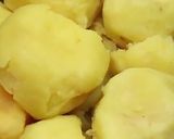 Foto del paso 2 de la receta: Causita limeña con pollo