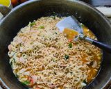 Foto langkah ke 4 dari resep Indomie nyemek hack.