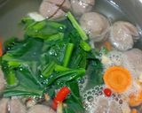 Foto langkah ke 3 dari resep 433. Sup Telur Puyuh dan Pentol.