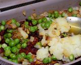 Foto del paso 5 de la receta: Puré rústico con echalote, arvejas y cantimpalo