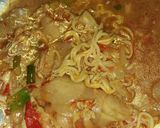 Foto langkah ke 8 dari resep Seblak kerupuk udang ala Salma.
