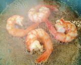 Foto del paso 5 de la receta Salteado de setas y gambas con ajetes