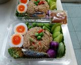 รูปขั้นตอนการทำที่ 4 ของ ข้าวผัดน้ำพริกปลาทู
